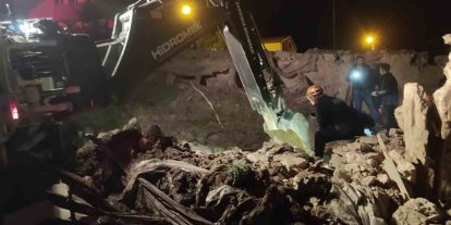 Sivas’ta çatısı çöken ağıldaki 13 küçükbaş telef oldu