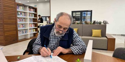 68 yaşında kütüphanede Osmanlıca ve Arapça öğreniyor