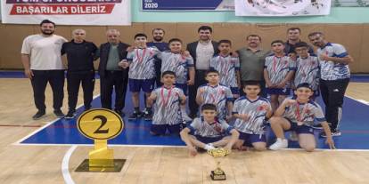 Küçükler Voleybol Finallerinde Kars’a Gümüş Madalya