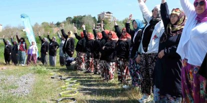 Kadınlar şalvarlarıyla spor yaptı, ortaya renkli kareler çıktı