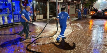 Nazilli Uzun Çarşı Büyükşehir ekipleriyle pırıl pırıl oldu
