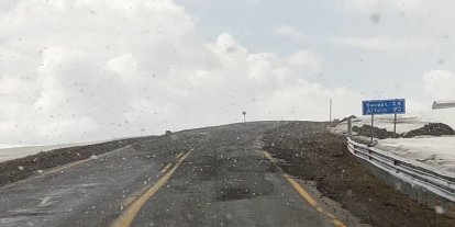 Ardahan’ın yüksek kesimlerinde kar yağışı etkili oldu