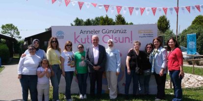 Başkan Şadi Özdemir Anneler Günü’nü Bizim Ev katılımcılarıyla kutladı