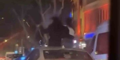 Bursa’da otomobilin tavanına oturdular : 25 bin TL ceza kesildi