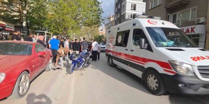 Kütahya’da motosiklet yayaya çarptı: 2 yaralı