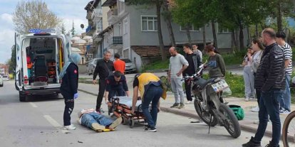 Kütahya’da yayaya yol vermek için duran otomobile motosiklet çarptı: 1 yaralı