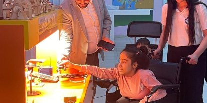 Cizre’de engelli öğrencilerin evdeki eğitimi, bilim ve sevgiyle sokağa taşındı
