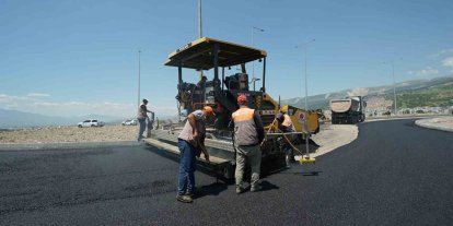 Kahramanmaraş’ta 12 farklı noktada kapsamlı sıcak asfalt çalışması