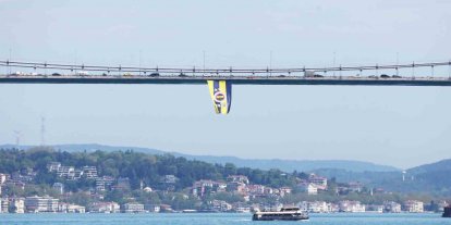 Euroleague şampiyonu olan Fenerbahçe’nin bayrakları köprülere asıldı