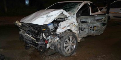 Kontrolden çıkan otomobil, park halindeki çekiciye çarptı: 1 ölü, 1 yaralı