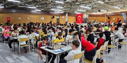 Gölcük’te 235 öğrencinin katıldığı satranç turnuvası başladı