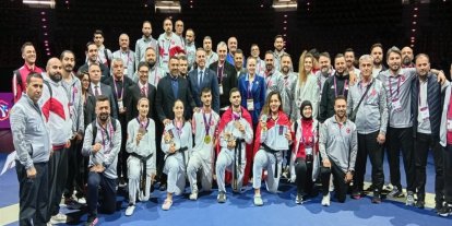 Bakan Bak’tan milli taekwondocular için tebrik