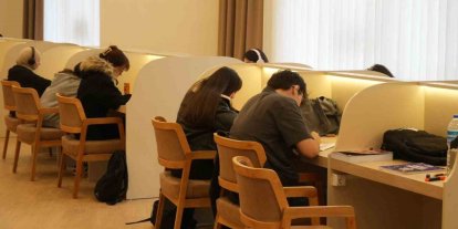 110 öğrenci aynı anda ders çalışıyor