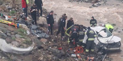 Erzincan’da otomobil dereye uçtu: 2 ölü, 1 ağır yaralı