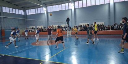 Hisarcık’ta kurumlararası voleybol turnuvasında Devlet Hastanesi şampiyon oldu