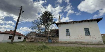 Ecdada ait 143 yıllık cami restorasyon bekliyor