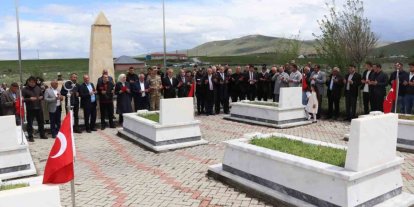 Edebük şehitleri kabirleri başında anıldı