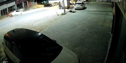 Uyuyakalan sürücü park halindeki araçlara daldı