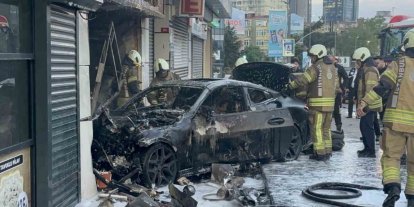 Şişli’de lüks araç dükkana girdi:2 yaralı