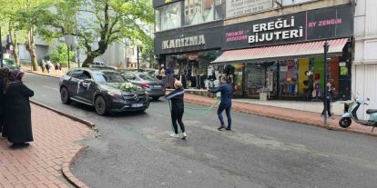 Düğün konvoyunu zincirli sürpriz durdurdu