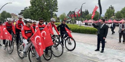 Bolu’da ellerinde Türk bayraklarıyla Gençlik Haftası’nda pedal çevirdiler
