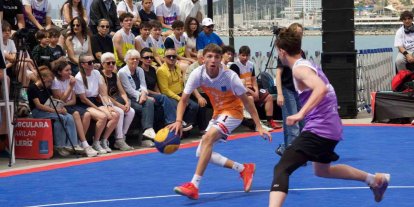 Kuşadası’nda basketbol turnuvası başladı