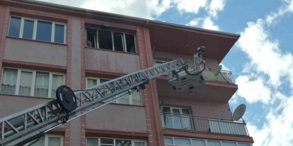 Yangından sürünerek kaçmaya çalışan kadın hastanede hayatını kaybetti