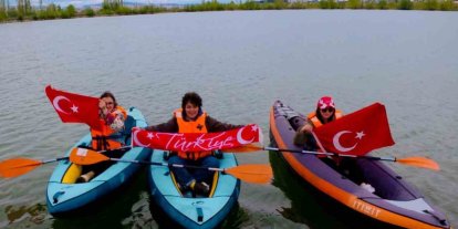 19 Mayıs coşkusu kürek sesleriyle yankılandı