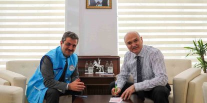 Başkan Özlü, kurbanını bağışladı