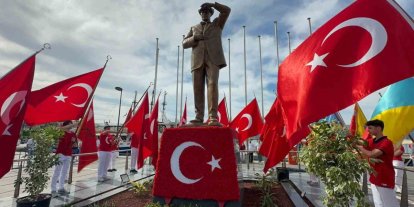 Marmaris’te 19 Mayıs coşkusu çelenk sunumu ile başladı