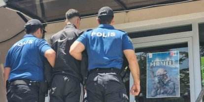 Polis, bıçaklı saldırganı kıskıvrak yakaladı