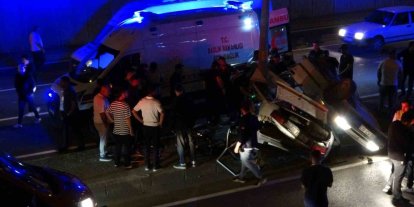 Kahramanmaraş’ta otomobil direğe çarptı: 1’i ağır 3 yaralı