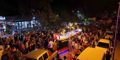 Bozdoğan sokaklarında Bandırma Vapuru coşkusu