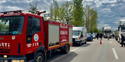 Minibüsün ağaca çarptığı kazada 2 kişi yaralandı