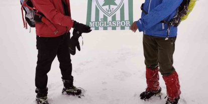 Erciyes dağına tırmanan Muğlalı dağcılar ‘Şampiyon Muğlaspor’ flaması açtı