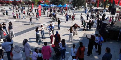 Anıtpark meydanı kutlamaların adresi oldu