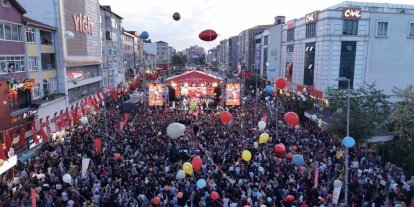 Sultanbeyli’de kanseri yenen Zeyd için binlerce balon gökyüzüne bırakıldı