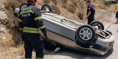 Kontrolden çıkan araç devrildi
