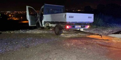 Direksiyon hakimiyetini kaybeden sürücü şarampole uçtu