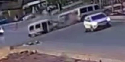 Yüksekova’da 11 kişinin yaralandığı zincirleme kaza kamerada