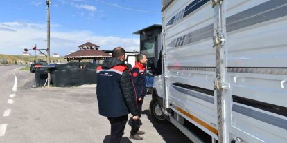 Bayburt’ta bayram öncesi hayvan sevkiyatlarına sıkı denetim