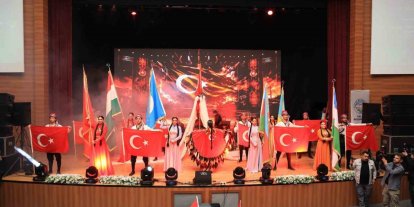 Türk Dünyası gösterisi büyüledi