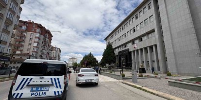 Güzellik salonunda mobil bankacılık tuzağı: Müşterilerinin adına kredi çeken şebeke çökertildi