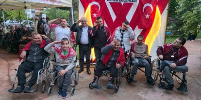 Özel asker ve özel kızlar için unutulmaz gece