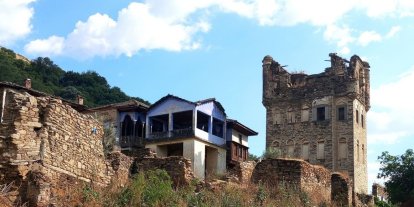 Tarihi Arpaz Kulesi ve Beyler Konağı çökme tehlikesiyle karşı karşıya