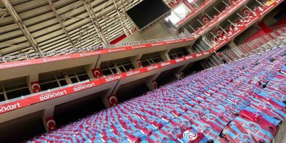 Trabzon Büyükşehir Belediyesi, Antalya Stadyumu’nu bayraklarla donattı