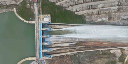Muş’ta Alparslan-2 Barajı’nda ilk kez dolusavak kapakları açıldı