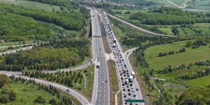 Bolu geçişinde bayram trafiği erken başladı: Yollarda uzun kuyruklar oluştu