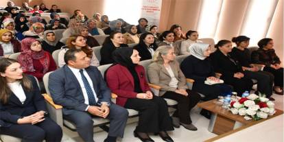 Kars Aile ve Sosyal Hizmetler İl Müdürlüğü Digor’da bilgilendirme toplantısı düzenlendi.