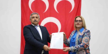 MHP ilçe başkanı Gündoğdu mazbatasını alarak göreve başladı